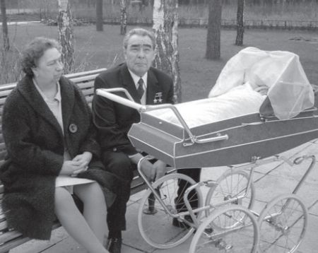 Иллюстрация к книге — Брежнев [i_029.jpg]