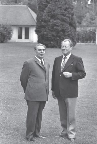 Иллюстрация к книге — Брежнев [i_036.jpg]