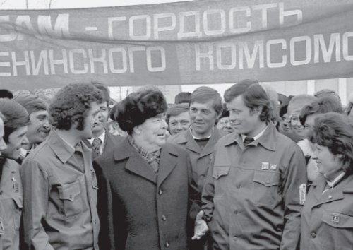 Иллюстрация к книге — Брежнев [i_044.jpg]