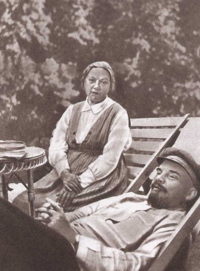 Иллюстрация к книге — Крупская [i_026.jpg]