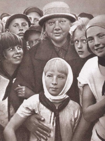 Иллюстрация к книге — Крупская [i_032.jpg]