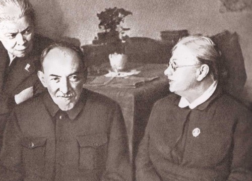 Иллюстрация к книге — Крупская [i_035.jpg]