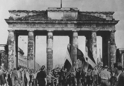 Иллюстрация к книге — Маркус Вольф [i_009.jpg]