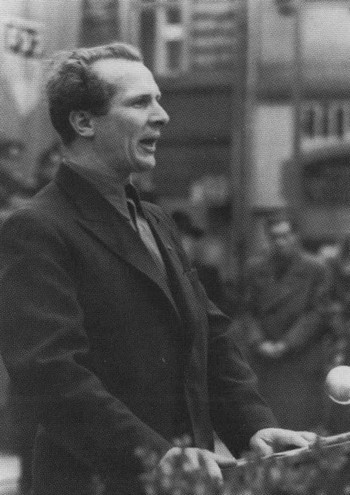 Иллюстрация к книге — Маркус Вольф [i_011.jpg]