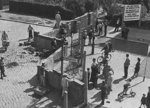 Иллюстрация к книге — Маркус Вольф [i_018.jpg]