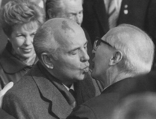 Иллюстрация к книге — Маркус Вольф [i_045.jpg]