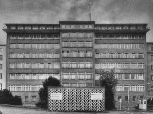 Иллюстрация к книге — Маркус Вольф [i_049.jpg]