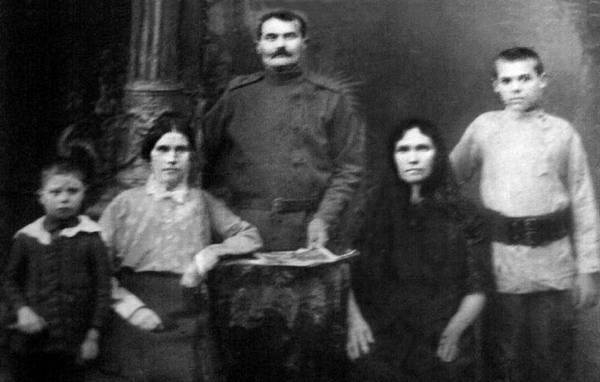 Иллюстрация к книге — Эпоха победителей. Воспоминания пламенных лет! [i_008.jpg]