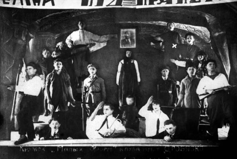 Иллюстрация к книге — Эпоха победителей. Воспоминания пламенных лет! [i_010.jpg]