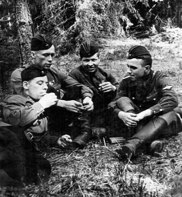 Иллюстрация к книге — Эпоха победителей. Воспоминания пламенных лет! [i_014.jpg]