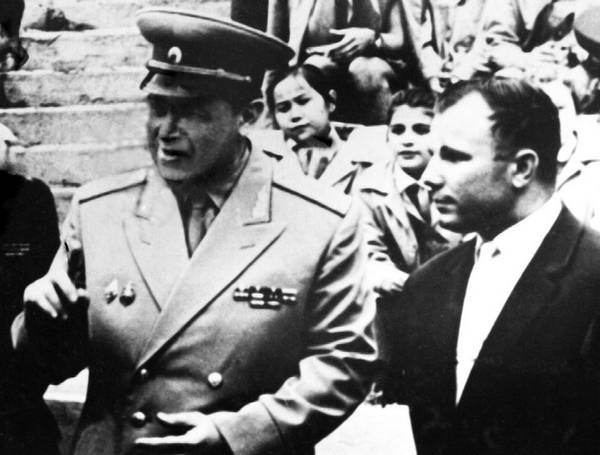 Иллюстрация к книге — Эпоха победителей. Воспоминания пламенных лет! [i_019.jpg]