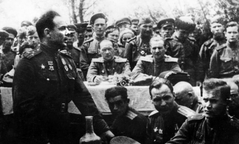 Иллюстрация к книге — Эпоха победителей. Воспоминания пламенных лет! [i_021.jpg]