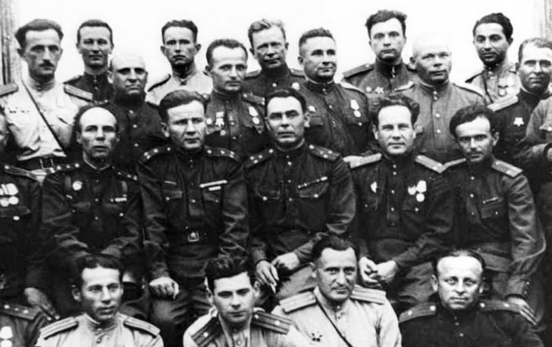 Иллюстрация к книге — Эпоха победителей. Воспоминания пламенных лет! [i_023.jpg]