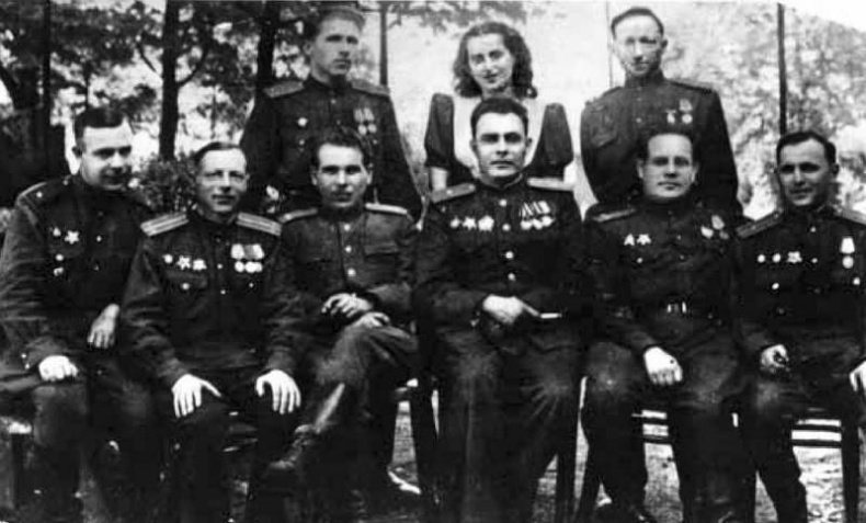 Иллюстрация к книге — Эпоха победителей. Воспоминания пламенных лет! [i_030.jpg]