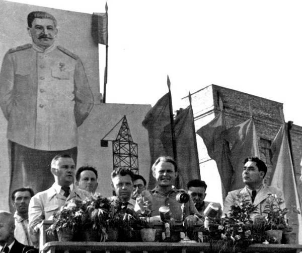 Иллюстрация к книге — Эпоха победителей. Воспоминания пламенных лет! [i_036.jpg]