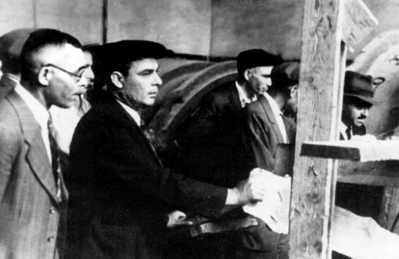 Иллюстрация к книге — Эпоха победителей. Воспоминания пламенных лет! [i_039.jpg]