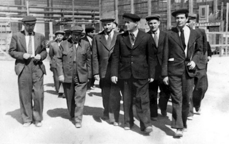 Иллюстрация к книге — Эпоха победителей. Воспоминания пламенных лет! [i_040.jpg]