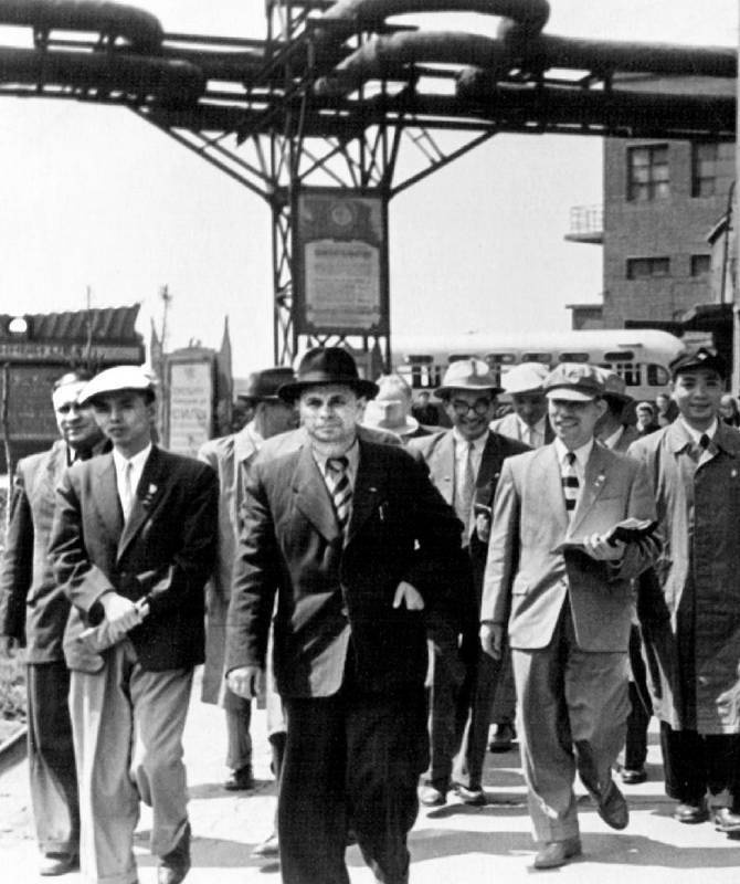 Иллюстрация к книге — Эпоха победителей. Воспоминания пламенных лет! [i_045.jpg]