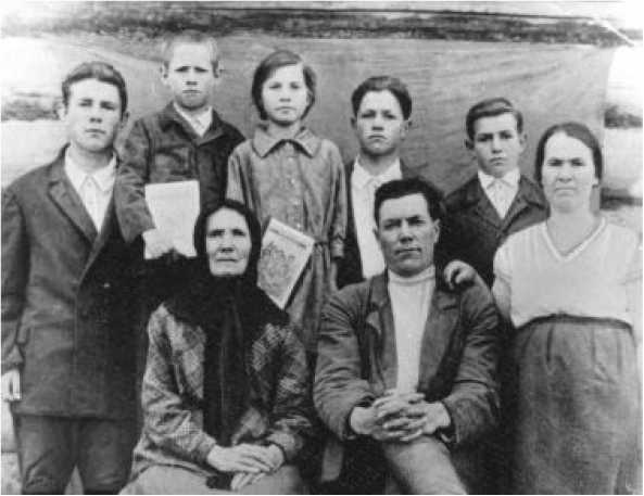 Иллюстрация к книге — Человек, лишённый малой родины [i_013.jpg]