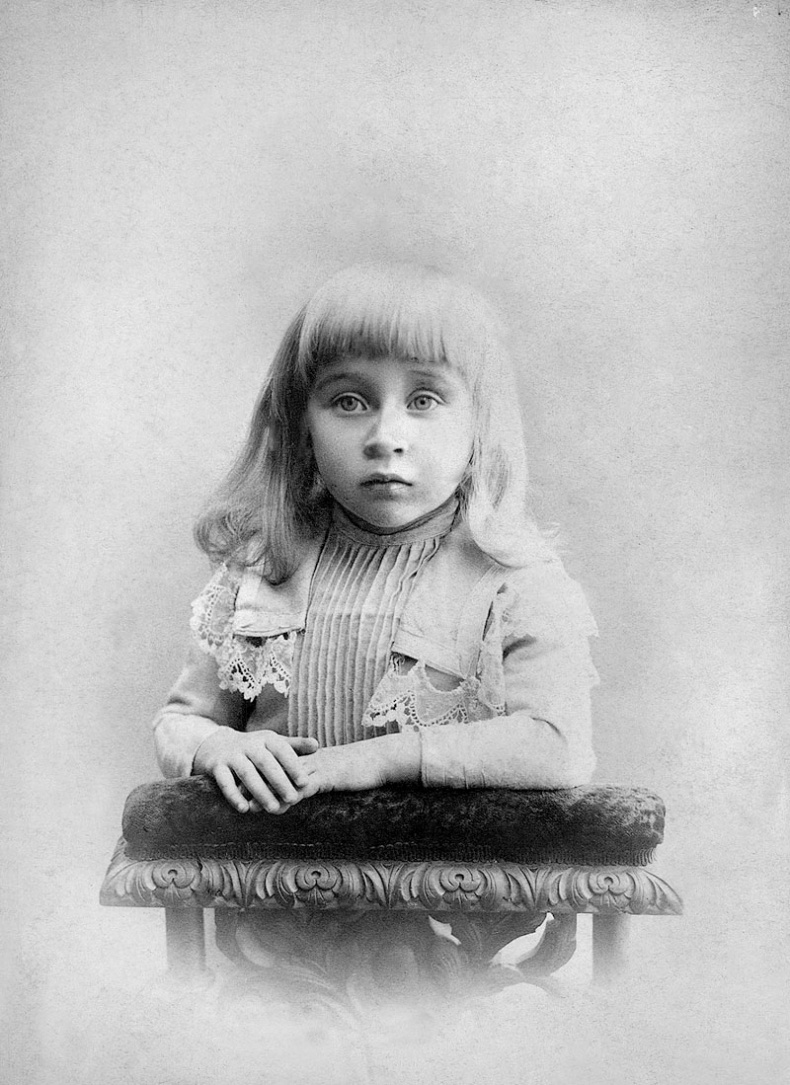 Иллюстрация к книге — &quot;Посмотрим, кто кого переупрямит...&quot;. Надежда Яковлевна Мандельштам в письмах, воспоминаниях, свидетельствах [i_012.jpg]