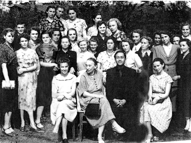 Иллюстрация к книге — &quot;Посмотрим, кто кого переупрямит...&quot;. Надежда Яковлевна Мандельштам в письмах, воспоминаниях, свидетельствах [i_048.jpg]