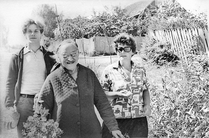 Иллюстрация к книге — &quot;Посмотрим, кто кого переупрямит...&quot;. Надежда Яковлевна Мандельштам в письмах, воспоминаниях, свидетельствах [i_065.jpg]