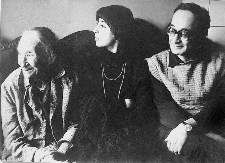 Иллюстрация к книге — &quot;Посмотрим, кто кого переупрямит...&quot;. Надежда Яковлевна Мандельштам в письмах, воспоминаниях, свидетельствах [i_082.jpg]