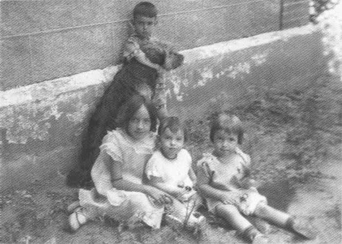 Иллюстрация к книге — Иосиф Григулевич. Разведчик, &quot;которому повезло&quot; [i_014.jpg]