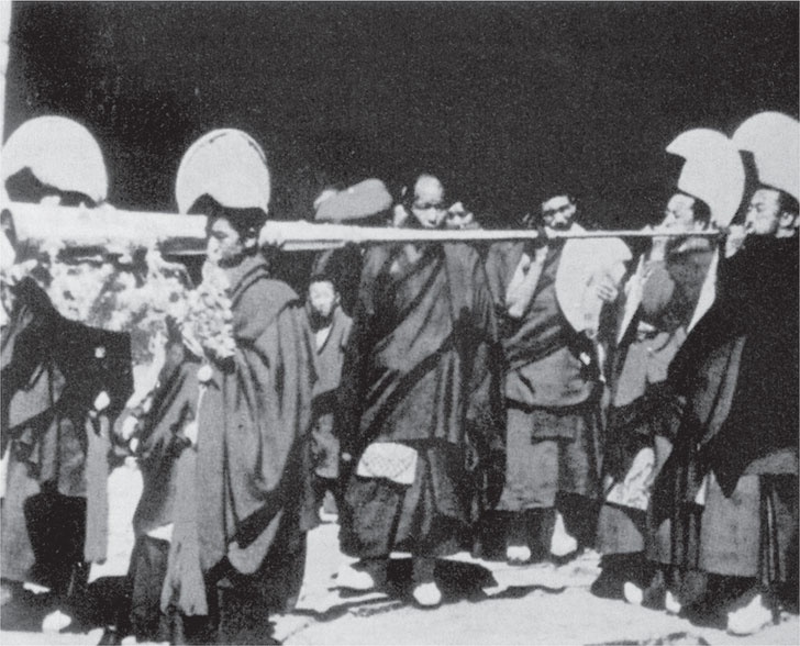 Иллюстрация к книге — Семь лет в Тибете. Моя жизнь при дворе Далай-ламы [_18.jpg]