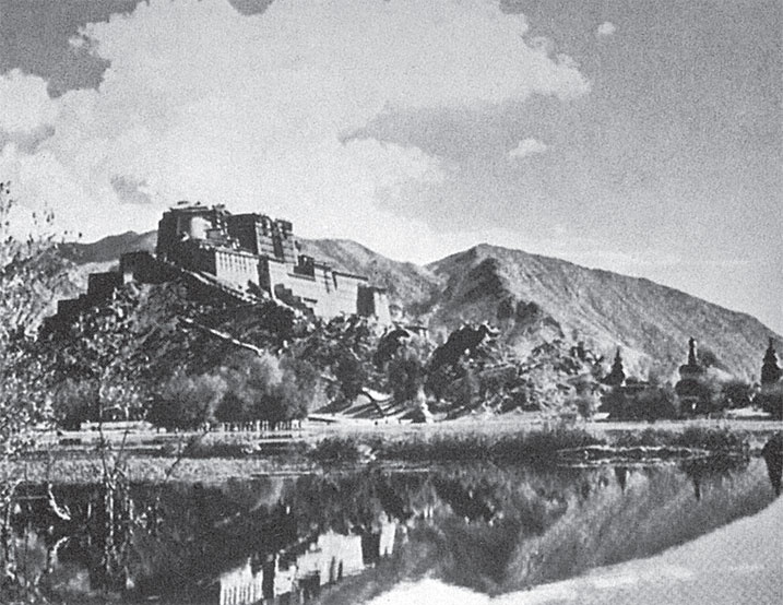 Иллюстрация к книге — Семь лет в Тибете. Моя жизнь при дворе Далай-ламы [_2.jpg]