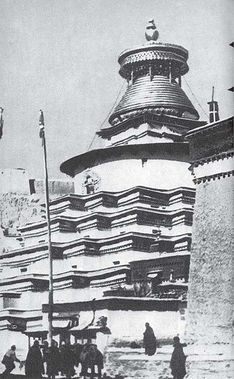 Иллюстрация к книге — Семь лет в Тибете. Моя жизнь при дворе Далай-ламы [_36.jpg]