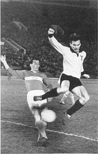 Иллюстрация к книге — Стрельцов. Человек без локтей [pic_22.jpg]