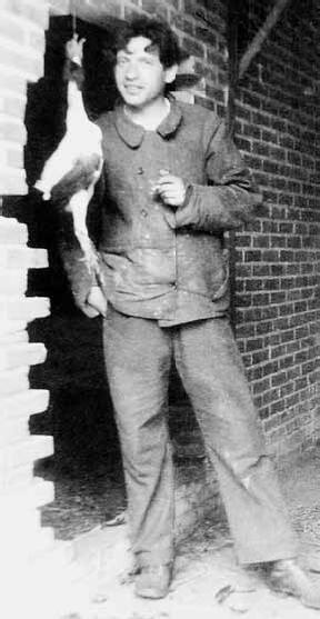 Иллюстрация к книге — Здесь шумят чужие города, или Великий эксперимент негативной селекции [i_015.jpg]