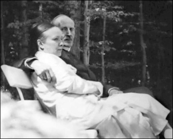 Иллюстрация к книге — Прекрасные незнакомки. Портреты на фоне эпохи [_307.jpg]