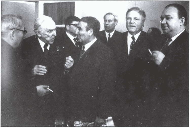 Иллюстрация к книге — Загадки советской литературы. От Сталина до Брежнева [i_031.jpg]