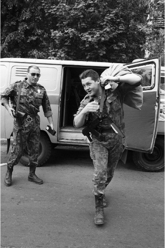 Иллюстрация к книге — Были 90-х. Том 2. Эпоха лихой святости [doc2fb_image_03000009.jpg]