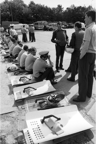 Иллюстрация к книге — Были 90-х. Том 2. Эпоха лихой святости [doc2fb_image_0300000a.jpg]