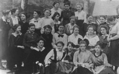 Иллюстрация к книге — Марлен Дитрих [i_005.jpg]