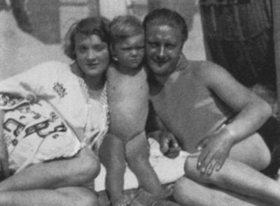 Иллюстрация к книге — Марлен Дитрих [i_008.jpg]