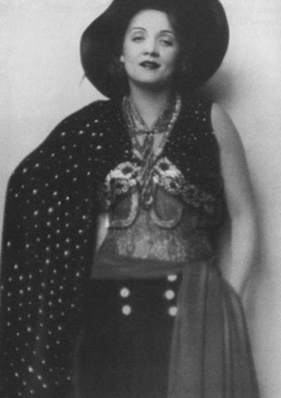 Иллюстрация к книге — Марлен Дитрих [i_011.jpg]