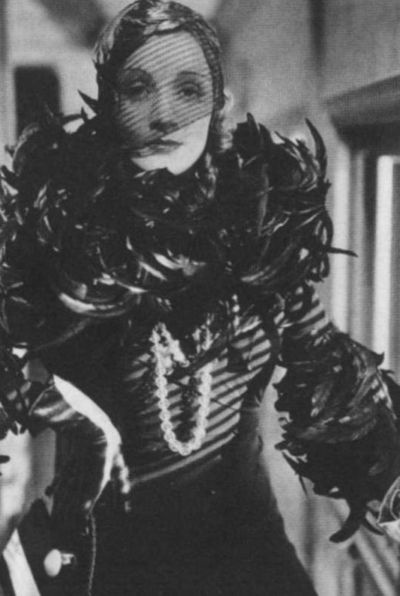 Иллюстрация к книге — Марлен Дитрих [i_021.jpg]