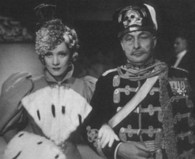 Иллюстрация к книге — Марлен Дитрих [i_026.jpg]