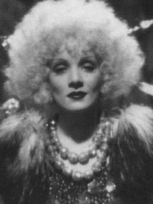 Иллюстрация к книге — Марлен Дитрих [i_027.jpg]