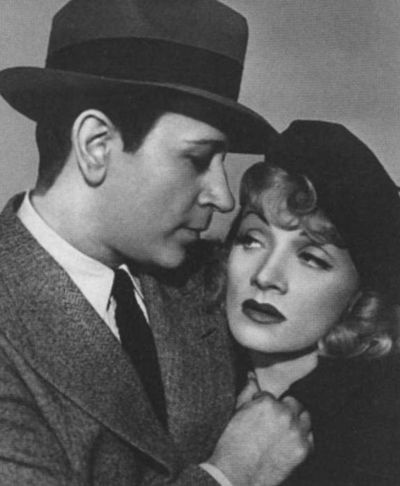 Иллюстрация к книге — Марлен Дитрих [i_034.jpg]