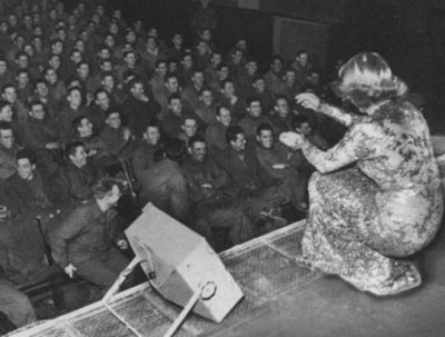 Иллюстрация к книге — Марлен Дитрих [i_043.jpg]