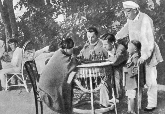 Иллюстрация к книге — Жизнь - Подвиг Николая Островского [i_018.jpg]