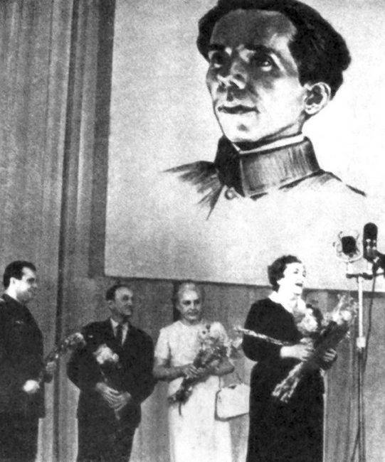 Иллюстрация к книге — Жизнь - Подвиг Николая Островского [i_053.jpg]