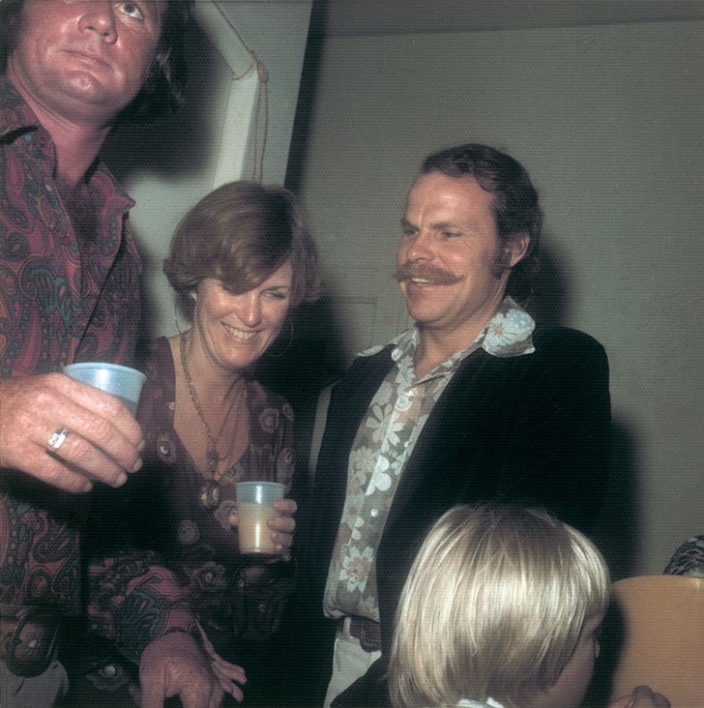 Иллюстрация к книге — Без ума от шторма, или Как мой суровый, дикий и восхитительно непредсказуемый отец учил меня жизни [i_009.jpg]