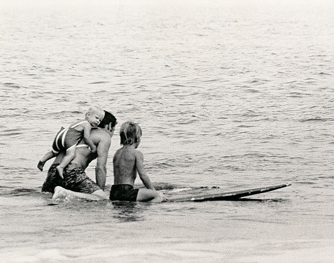 Иллюстрация к книге — Без ума от шторма, или Как мой суровый, дикий и восхитительно непредсказуемый отец учил меня жизни [i_016.jpg]