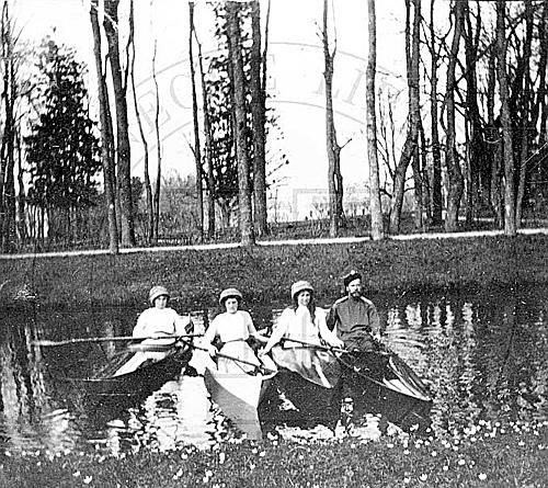 Иллюстрация к книге — Петербургские женщины XIX века [i_010.jpg]